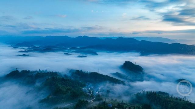 重庆酉阳：平流雾绘就山野仙境