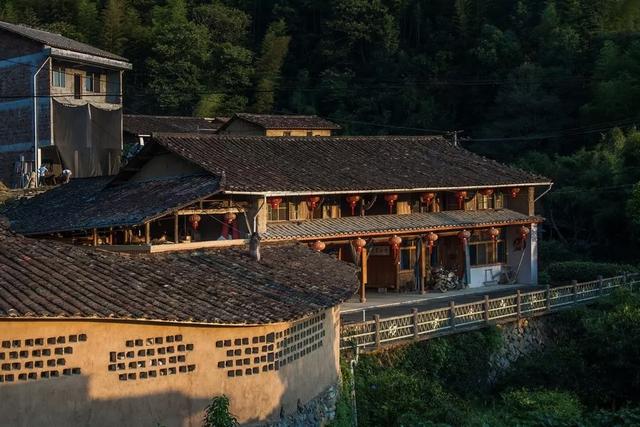 晚潮｜魅力岗石：探寻心灵安宁的古老畲韵