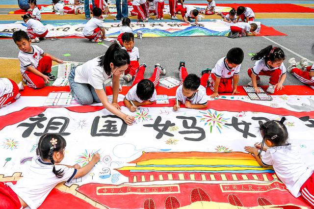 城事｜一周图片：迎国庆上海夜市秀光影温州花香满城