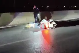 危机之间伸出援手 南乐东收费站上演惊心动魄的救援图片