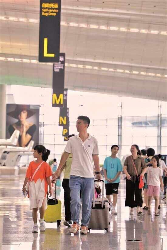 国际国内航线增加 “候鸟游”提前升温