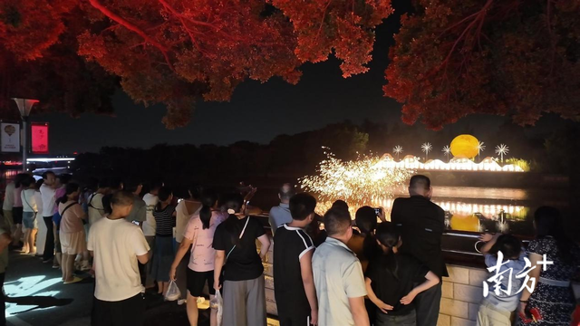 花都赤坭：“潮涌巴江”双节同庆，非遗烟花齐绽放