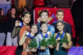 世界花滑大奖赛总决赛 张嘉轩/黄一航获双人滑冠军图片