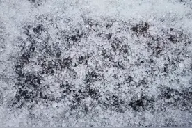 为啥已除雪路面还打滑？霰「xiàn」在作怪图片