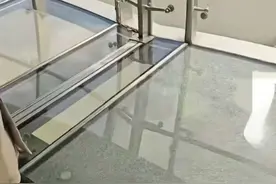 东方明珠塔回应全透明观光廊中层玻璃现裂纹：将定制更新图片