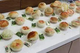 今日中秋，上海人最爱吃哪些月饼？老画家说“分享也是一种快乐”图片