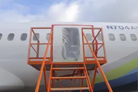 波音737MAX9舱门掉落，美联航查出螺栓松动！将补救图片