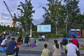 国庆狂欢，畅享青山江滩文艺盛宴！图片