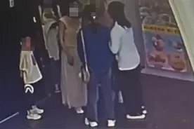 江苏一女子电影院遭掌掴，男友称因对方孩子踢座位起冲突，影院回应图片