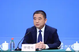 上海市委决定：钟晓咏任静安区委书记图片