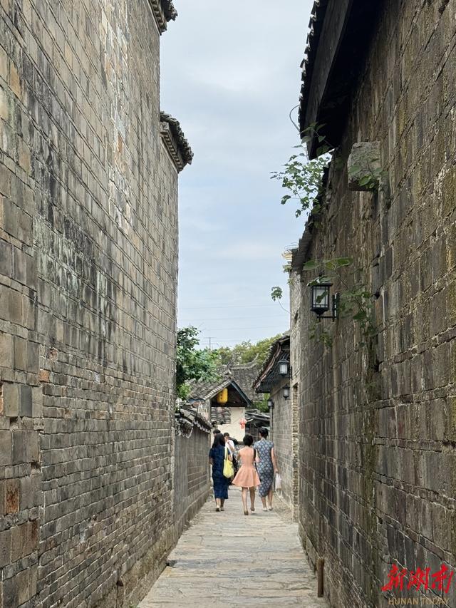 热度不减 欢乐加倍——第五届湖南旅发大会后怀化城区首个周末见闻湖南日报头版