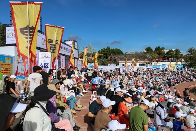 【跟着川超游凉山】西昌第八届邛海开海节启幕，68.8斤“鱼王”诞生！