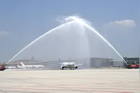 国航首架C919飞机迎交付后首飞，记者乘机体验——图片