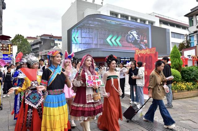 假日接待游客192.81万人次、揽金超11亿——花溪文旅的“高流量”与“高留量”