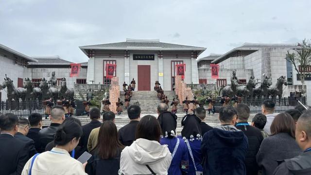 红色、生态、文化！这场龙山深度行，让嘉宾考察团“心动”了