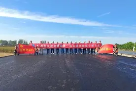 亳蒙高速“县城通”段水稳层完工图片