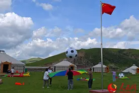 活力内蒙古丨苏道牧场的故事，从一面国旗讲起图片