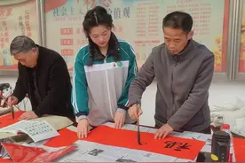 武汉市农业学校：师生同台展技艺 挥毫泼墨送祝福图片