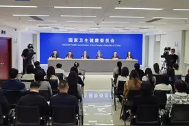 冬季雨雪天气增加跌倒风险，不慎跌倒如何处理？图片