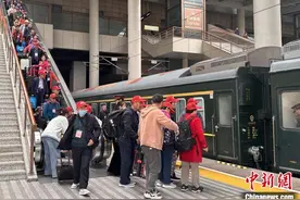 西安铁路局开行多方向跨省银发旅游专列图片