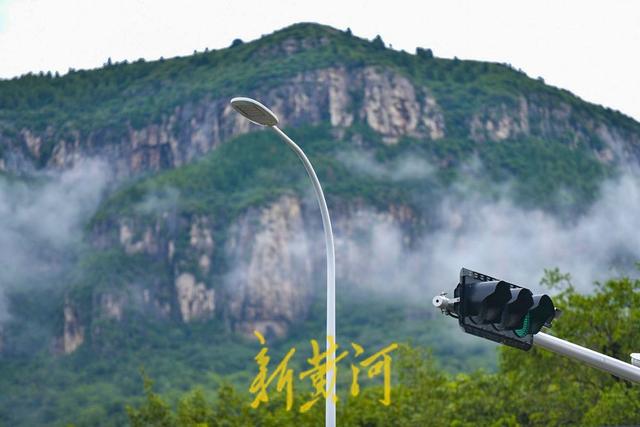 一年四季 泉在济南丨雨润泉城，南山云雾缥缈似仙境