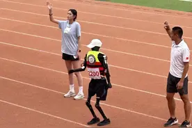 全球首场人形机器人“半马”周末举行，郑州机器人登场！图片