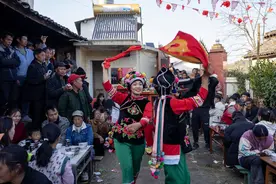 文化中国行·镜头里的非遗年｜南涧彝族跳菜新春舞动中国年图片