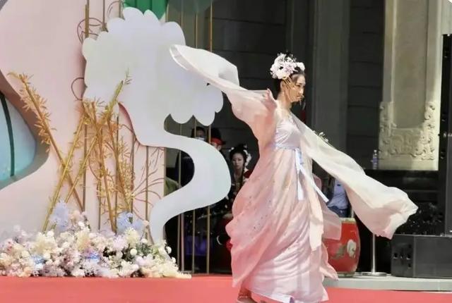 2025“盛世迎华诞·万人游汉中”汉服嘉年华10月1日启幕,沉浸式体验汉韵风华!