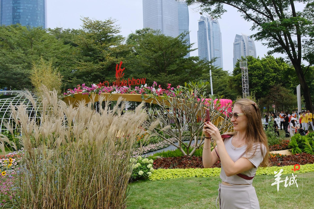 秋明拍花｜名副其实的“花城”：人在画中游，笑从花畔生