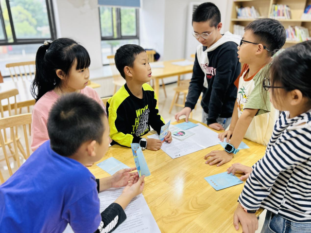 火炬新村社区举行“星火成炬”项目星火聚能读书会