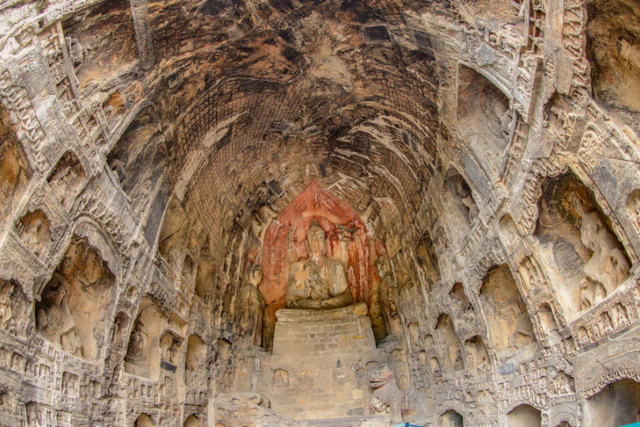 “一生总要去一次龙门石窟”