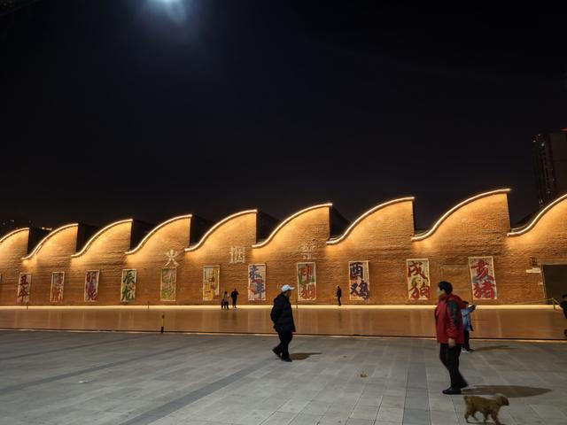 人文经济激活消费新动能|从商代夯土、工业铁锈到魅力烟火——郑州城市消费空间迭代记