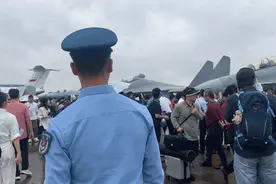 汶川地震被救男孩程强，来航展了！图片