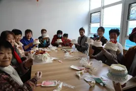 威海文登：中外居民创意烘焙 乐享甜蜜成果图片