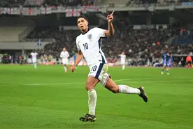贝林厄姆造乌龙，英格兰大胜掌握升级主动图片