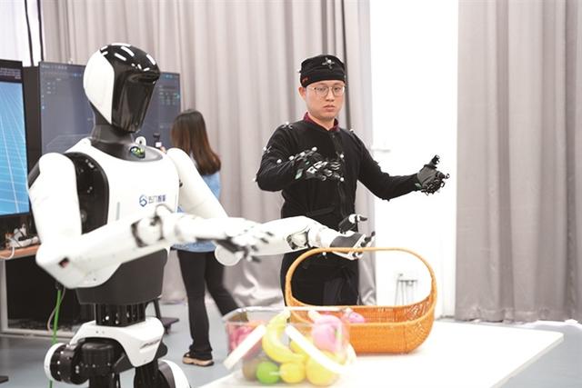 华东唯一人形机器人“试炼场” 为何花落杭州？