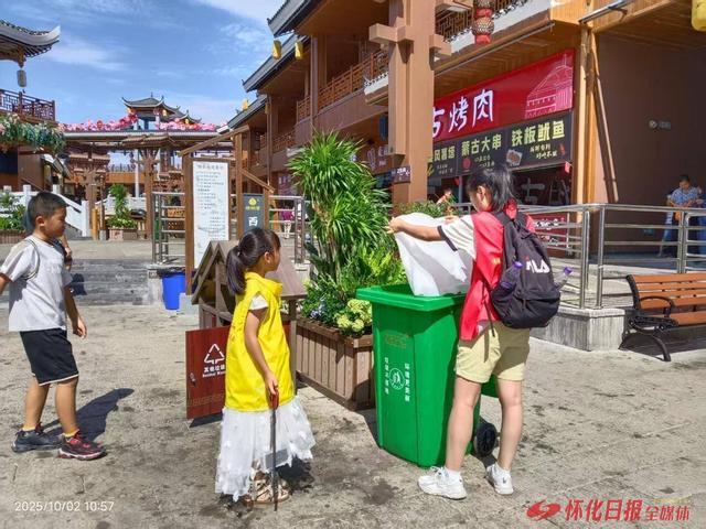 福地怀化 懂你如家｜“惠旅宠客”：志愿服务送暖流，护航“双节”文旅路