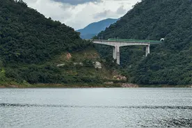 普洱宁洱：“黄金驿站”赋能移民新村产销两旺图片