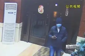 八旬老太面对入室持刀劫匪6小时机智应对，还给儿子发英文短信“don't come back”图片