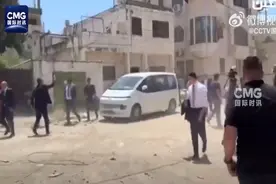 现场画面曝光！以军向多国外交使团开火，中方回应图片