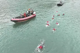 成都开展防汛应急救援演练图片