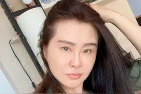 57岁王祖贤晒自拍照，网友：女神也老了图片