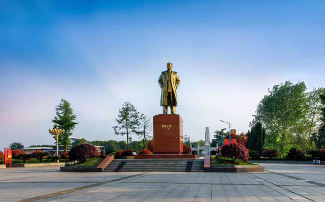 “多巴胺”旅游上新，跟着北北打卡“赤黄红”