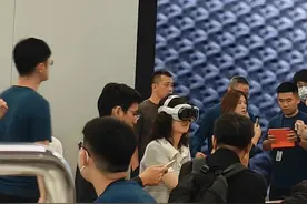 苹果Vision Pro今日国内发售，店员称预约试用已排到7月初图片