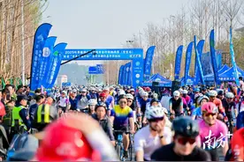 周末还没过完，信宜又办了一场大型城市自行车挑战赛图片