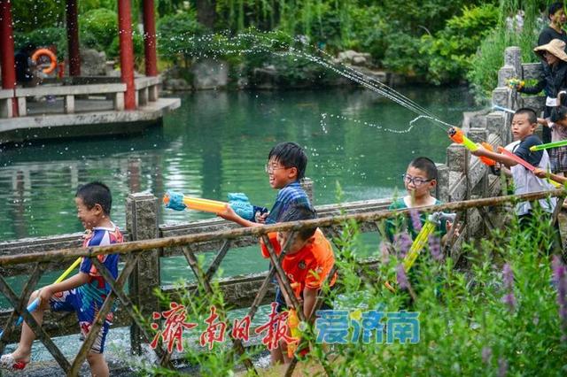 济南暑期旅游火爆出圈 研学、泉水、家庭游成顶流关键词