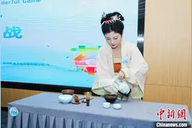 茶香氤氲续文化 浙江“90后”姑娘返乡开拓茶叶市场图片
