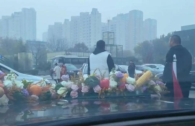 河北通报“新人婚车遭拦截被索要50条烟”：系误传，实为索要9条香烟，对胡某某、殷某某等6人给予行政处罚、批评教育处理