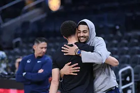 NBA | 普尔回勇士主场温情撑满图片