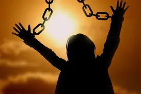 被儿子送精神病院 千万富翁自缢身亡视频封面